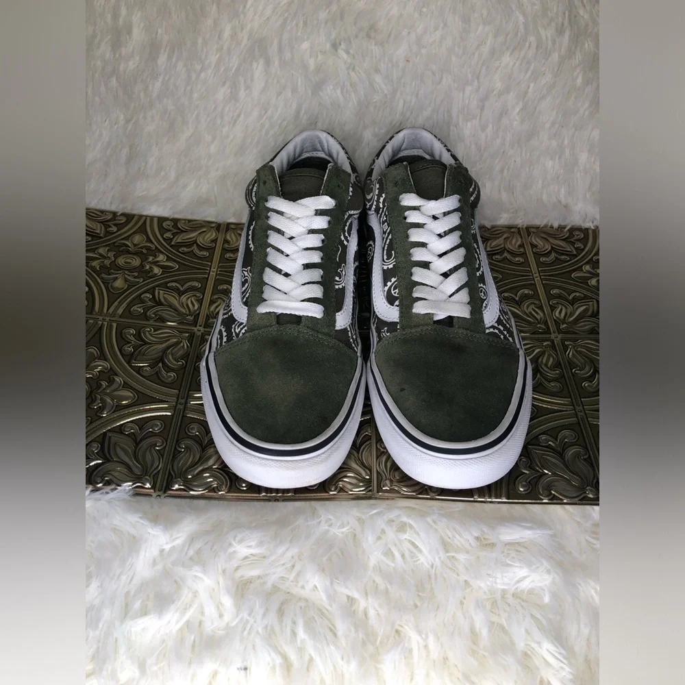 Vans Men's Green Paisley Sneakers size 7 Women’s 8.5
